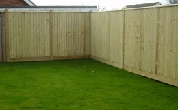 close-board-fence-around-lawn